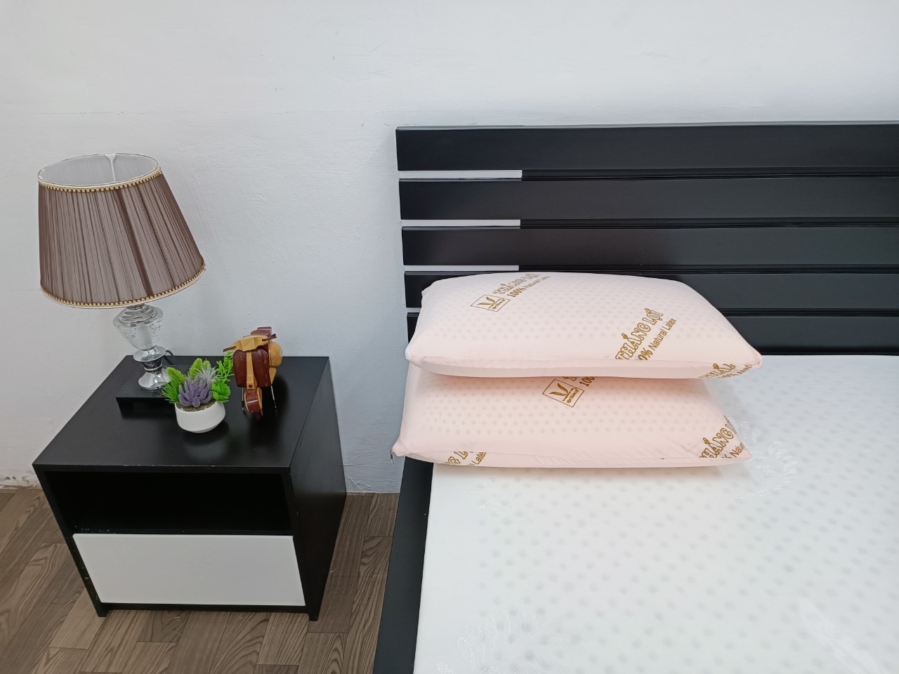 GỐI NẰM OVAL CAO SU THIÊN NHIÊN